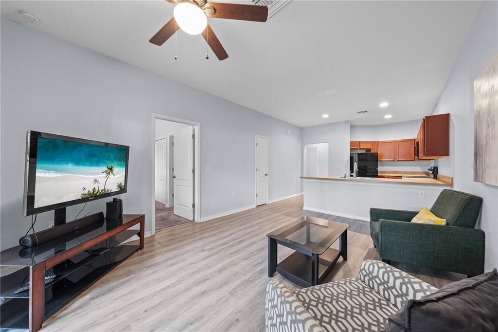 For Sale: $275,000 (3 beds, 2 baths, 1198 Square Feet)