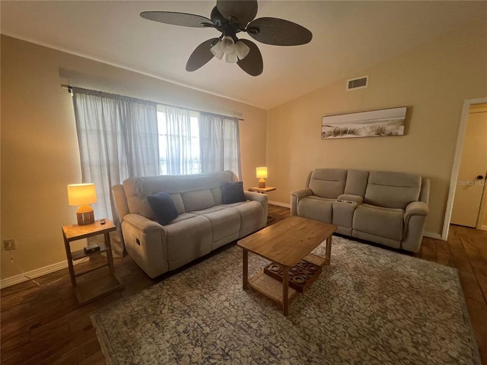 В аренду: $3,500 (3 спален, 2 ванн, 1700 Квадратных фут)