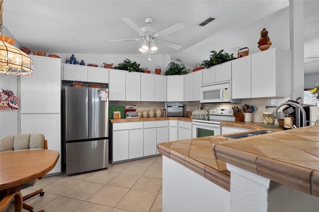 For Sale: $184,999 (3 beds, 2 baths, 1498 Square Feet)