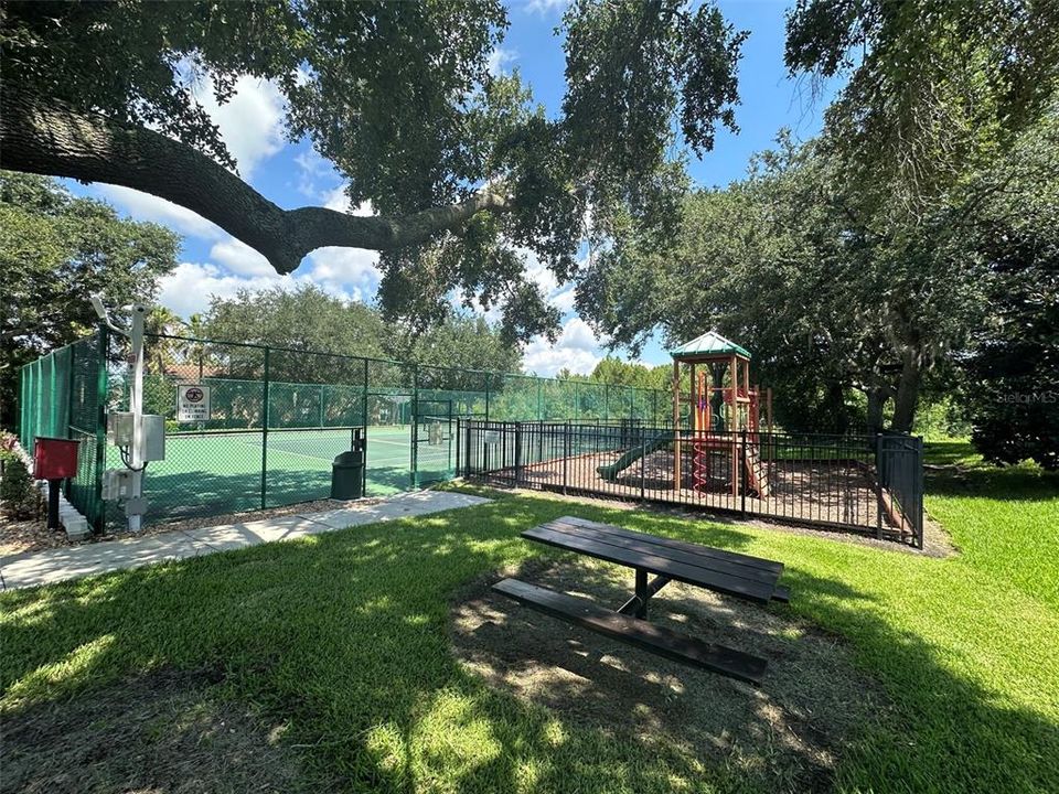En Venta: $715,000 (5 camas, 4 baños, 2655 Pies cuadrados)