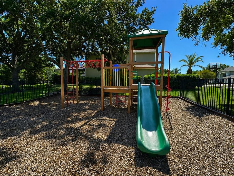 En Venta: $715,000 (5 camas, 4 baños, 2655 Pies cuadrados)