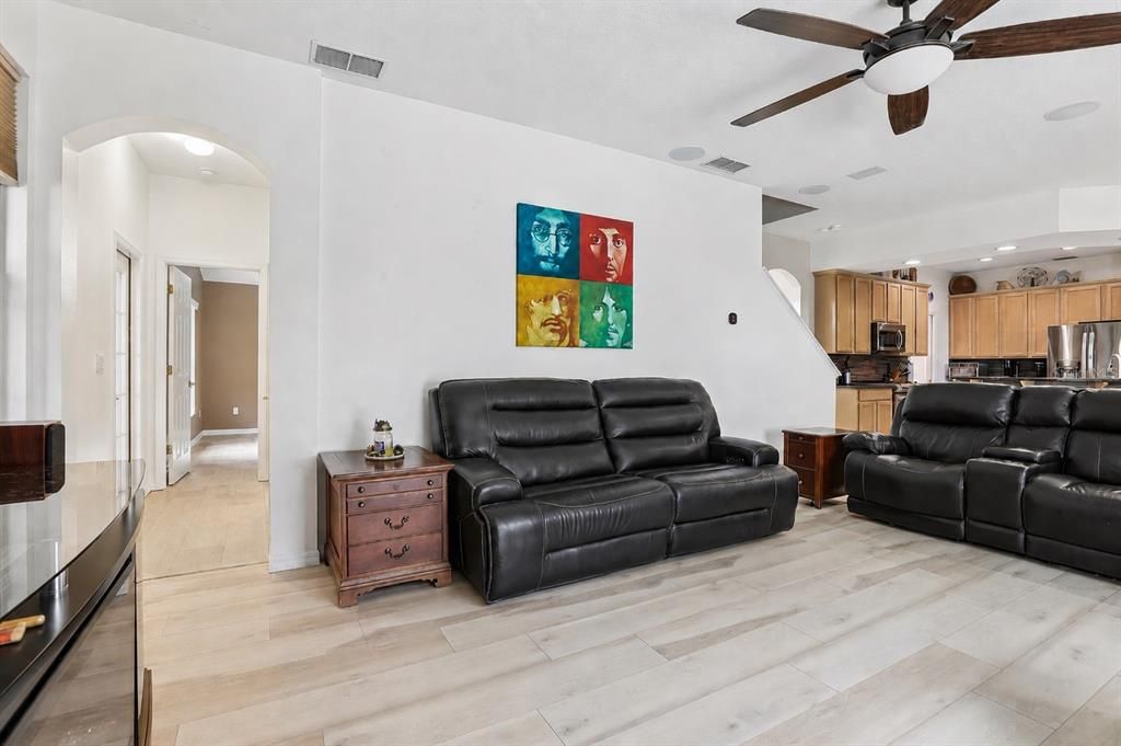 En Venta: $715,000 (5 camas, 4 baños, 2655 Pies cuadrados)
