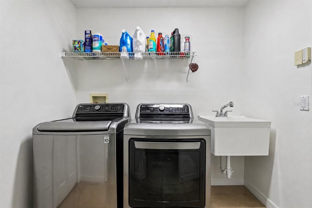 En Venta: $715,000 (5 camas, 4 baños, 2655 Pies cuadrados)