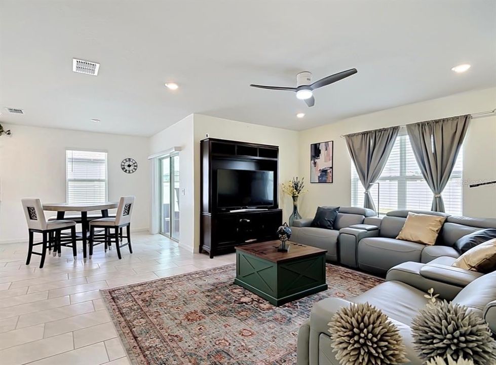 For Rent: $2,400 (4 beds, 2 baths, 1844 Square Feet)