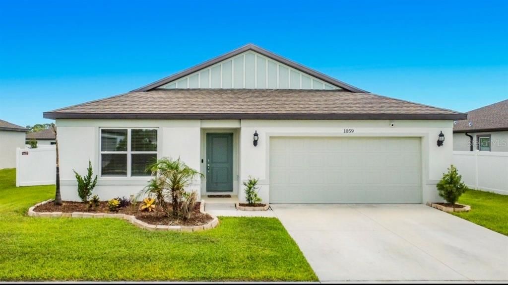 For Rent: $2,400 (4 beds, 2 baths, 1844 Square Feet)