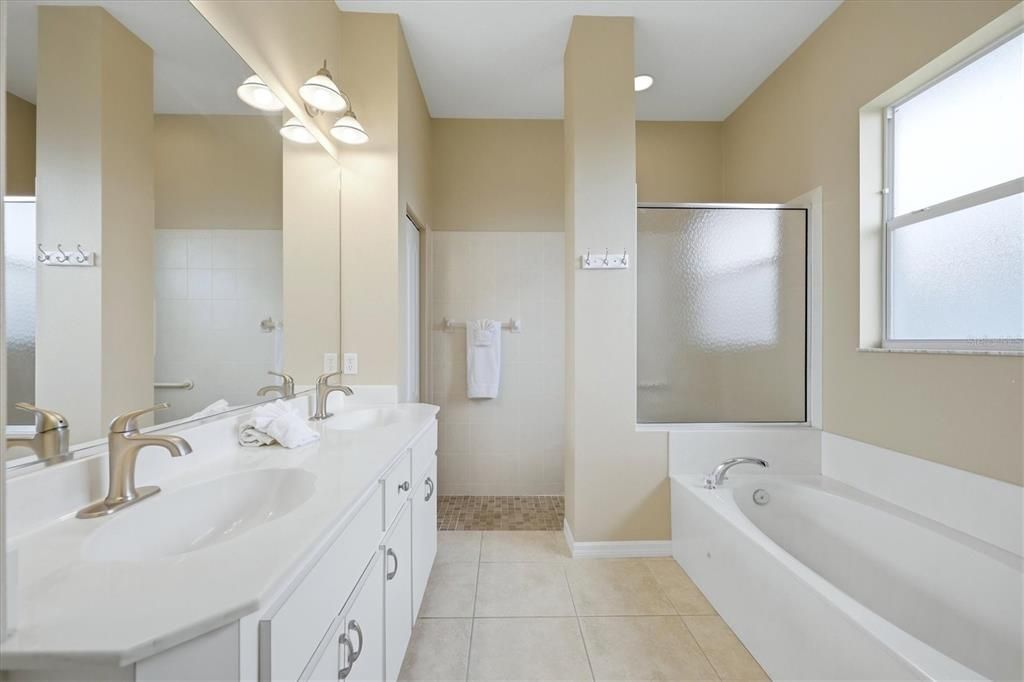 En Venta: $495,000 (3 camas, 2 baños, 1978 Pies cuadrados)
