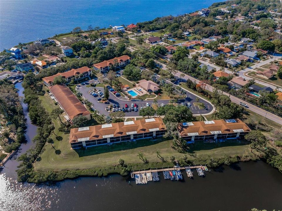 На продажу: $300,000 (2 спален, 2 ванн, 1070 Квадратных фут)