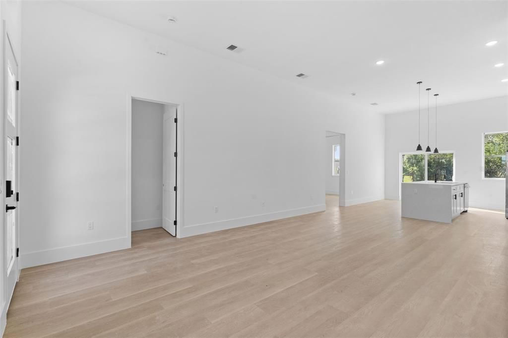 En Venta: $379,900 (4 camas, 2 baños, 1630 Pies cuadrados)