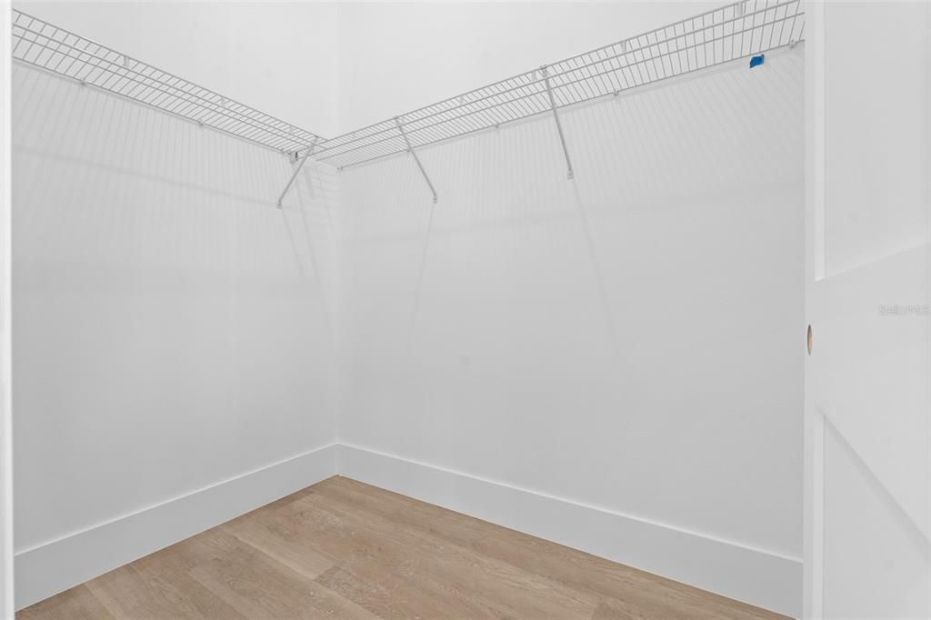 En Venta: $379,900 (4 camas, 2 baños, 1630 Pies cuadrados)