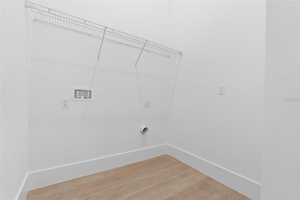 En Venta: $379,900 (4 camas, 2 baños, 1630 Pies cuadrados)
