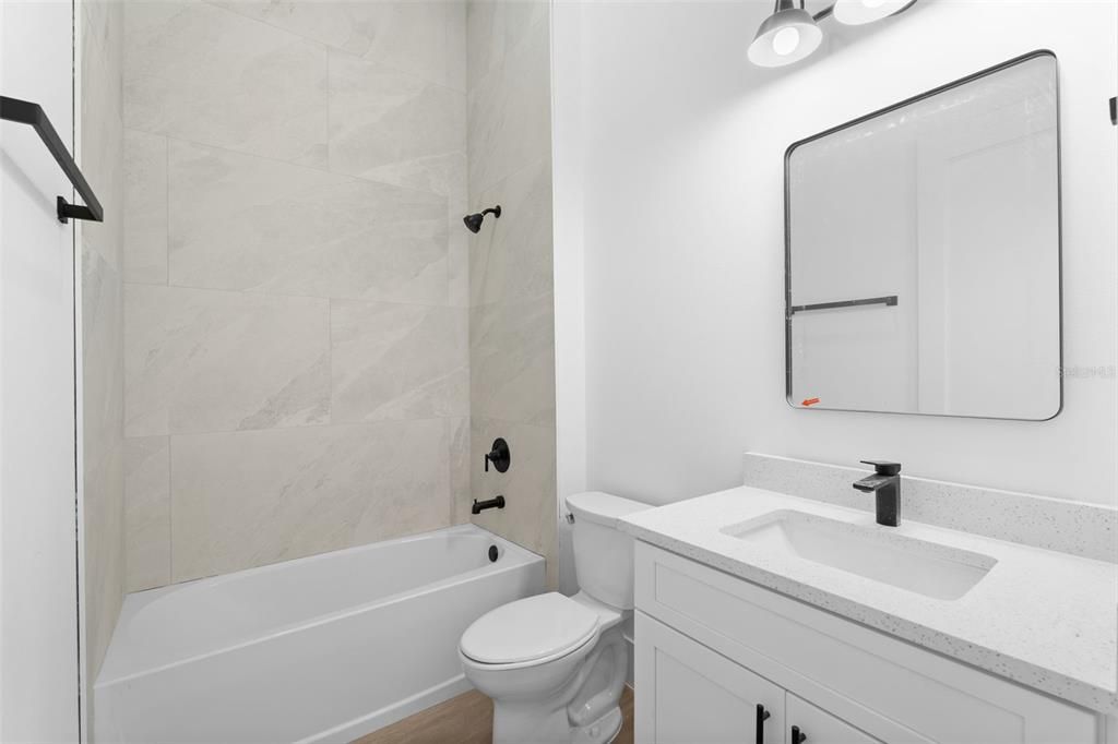En Venta: $379,900 (4 camas, 2 baños, 1630 Pies cuadrados)