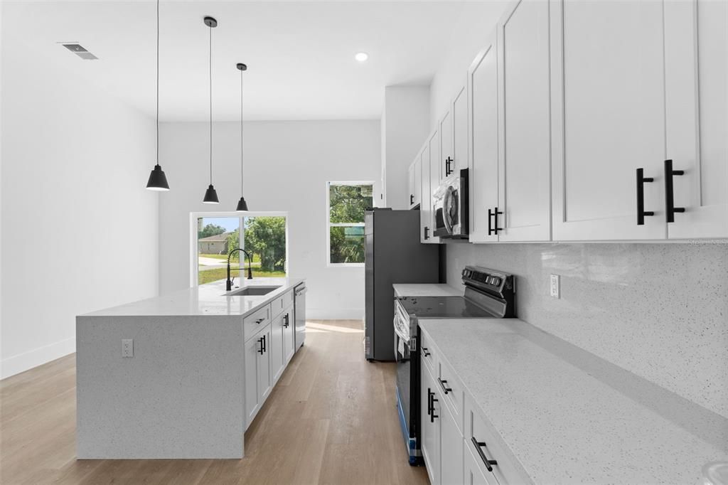 En Venta: $379,900 (4 camas, 2 baños, 1630 Pies cuadrados)