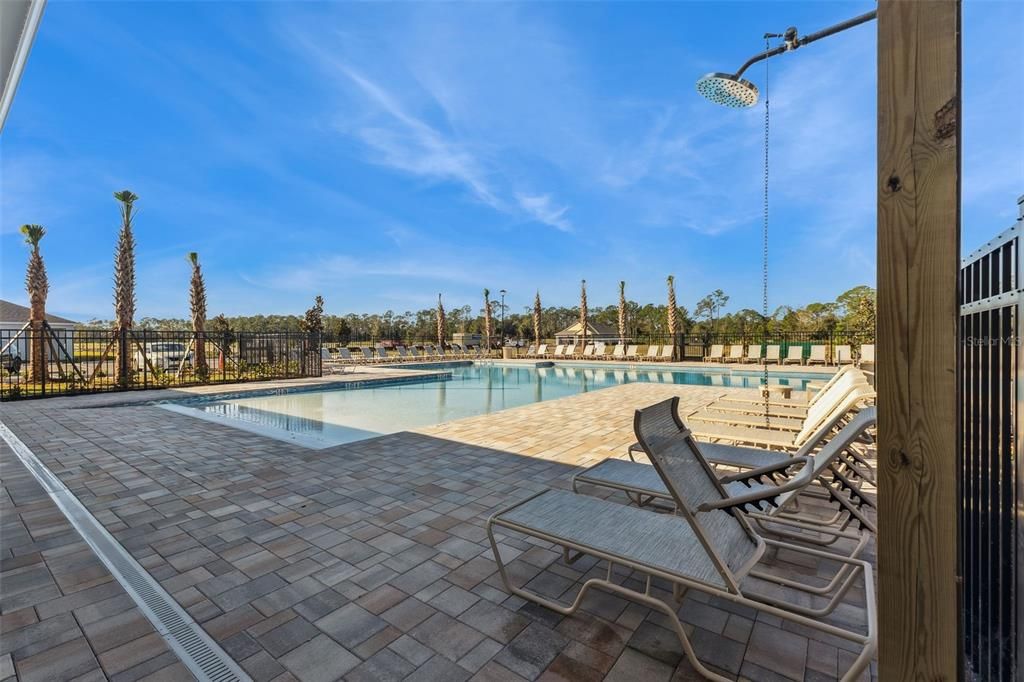 Activo con contrato: $414,990 (5 camas, 3 baños, 2601 Pies cuadrados)