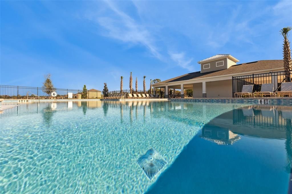 Activo con contrato: $414,990 (5 camas, 3 baños, 2601 Pies cuadrados)