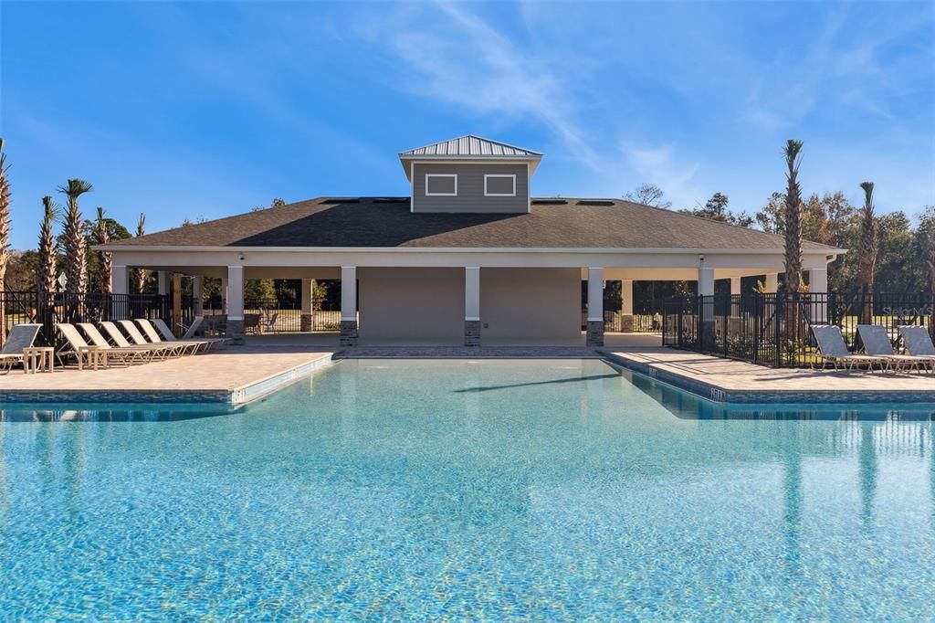 Activo con contrato: $414,990 (5 camas, 3 baños, 2601 Pies cuadrados)