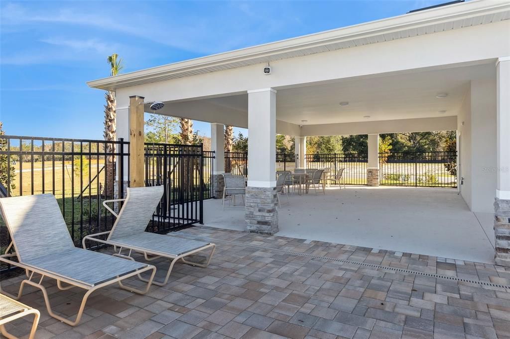 Activo con contrato: $414,990 (5 camas, 3 baños, 2601 Pies cuadrados)