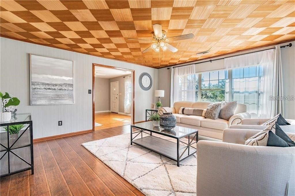 For Sale: $424,900 (3 beds, 2 baths, 1902 Square Feet)