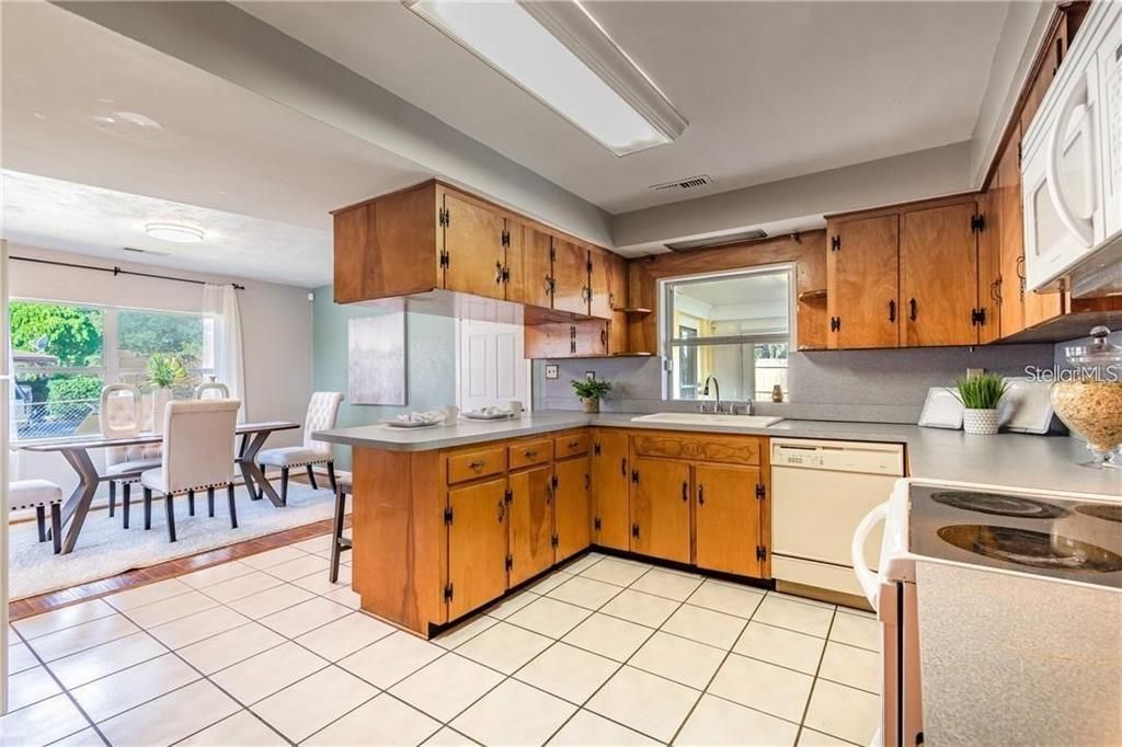 For Sale: $424,900 (3 beds, 2 baths, 1902 Square Feet)