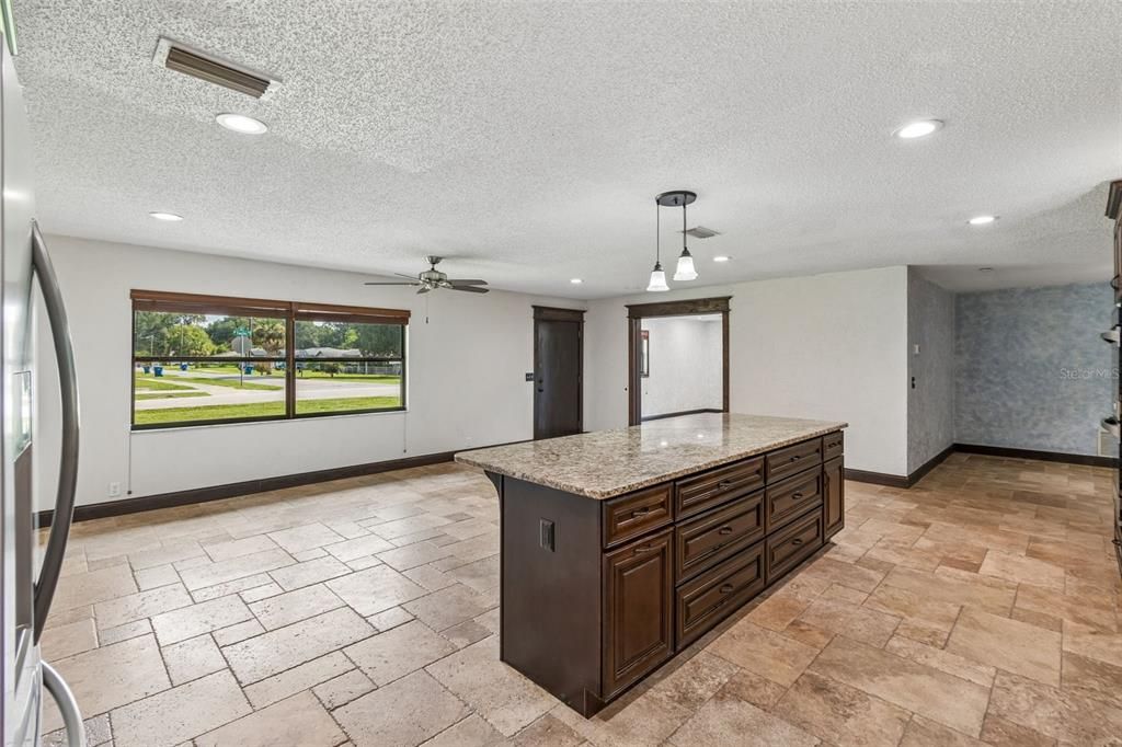 En Venta: $410,000 (3 camas, 2 baños, 2288 Pies cuadrados)