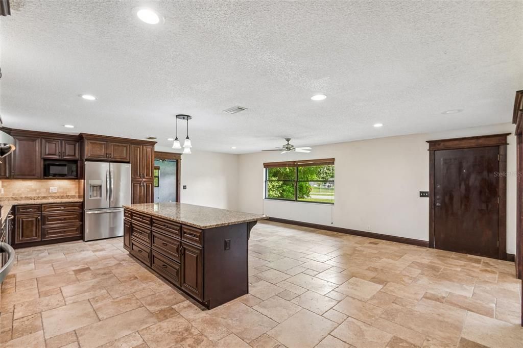 En Venta: $410,000 (3 camas, 2 baños, 2288 Pies cuadrados)