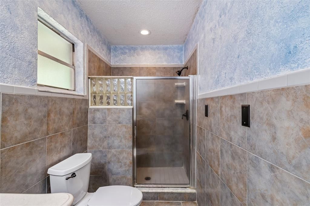 En Venta: $410,000 (3 camas, 2 baños, 2288 Pies cuadrados)