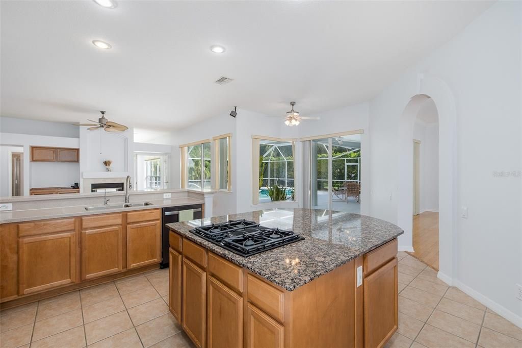 En Venta: $725,000 (4 camas, 4 baños, 3549 Pies cuadrados)