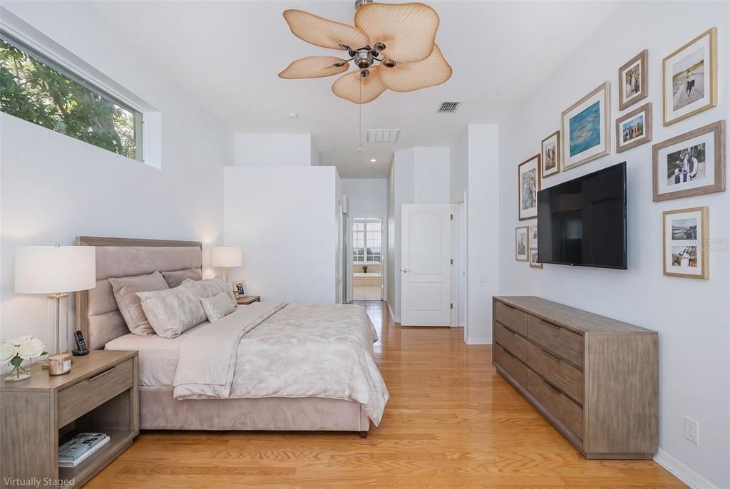 En Venta: $725,000 (4 camas, 4 baños, 3549 Pies cuadrados)