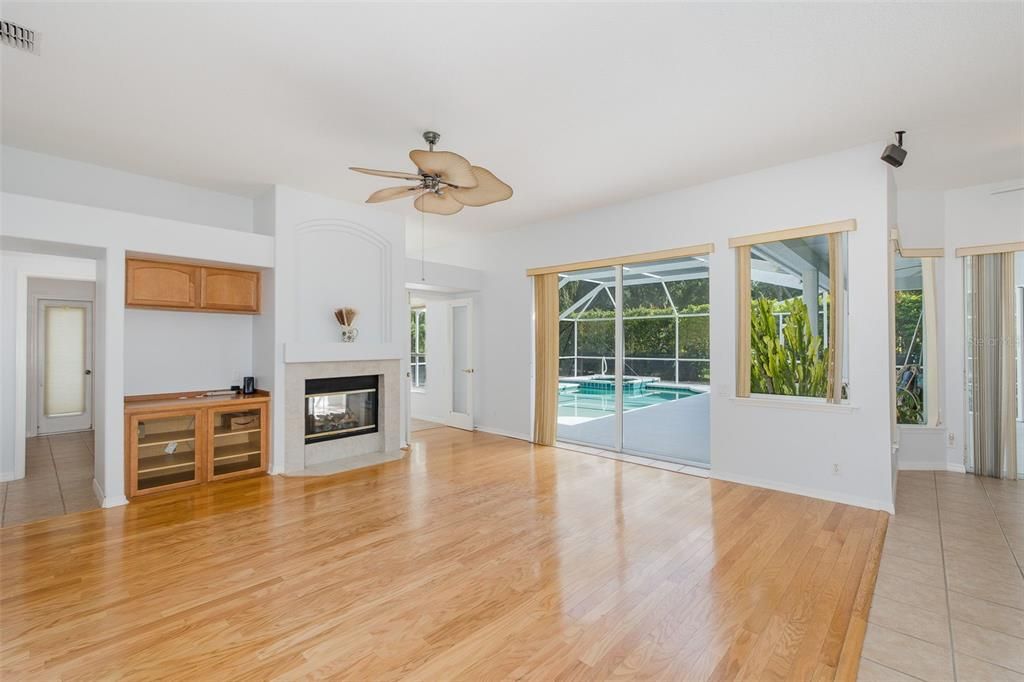 En Venta: $725,000 (4 camas, 4 baños, 3549 Pies cuadrados)