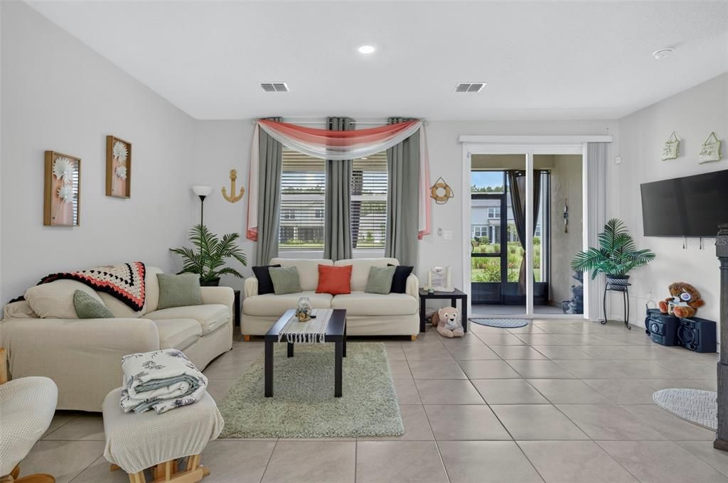 En Venta: $300,000 (3 camas, 2 baños, 1795 Pies cuadrados)