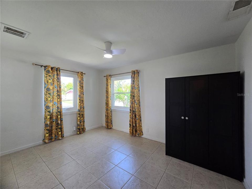 В аренду: $2,500 (2 спален, 1 ванн, 920 Квадратных фут)