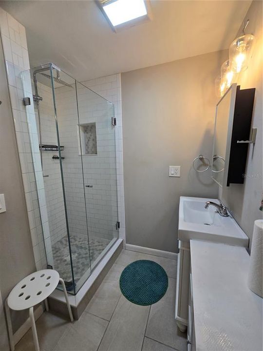 В аренду: $2,500 (2 спален, 1 ванн, 920 Квадратных фут)