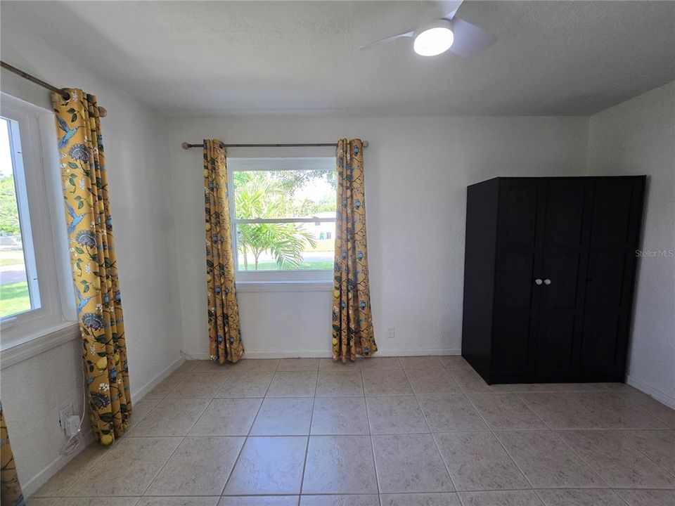 В аренду: $2,500 (2 спален, 1 ванн, 920 Квадратных фут)