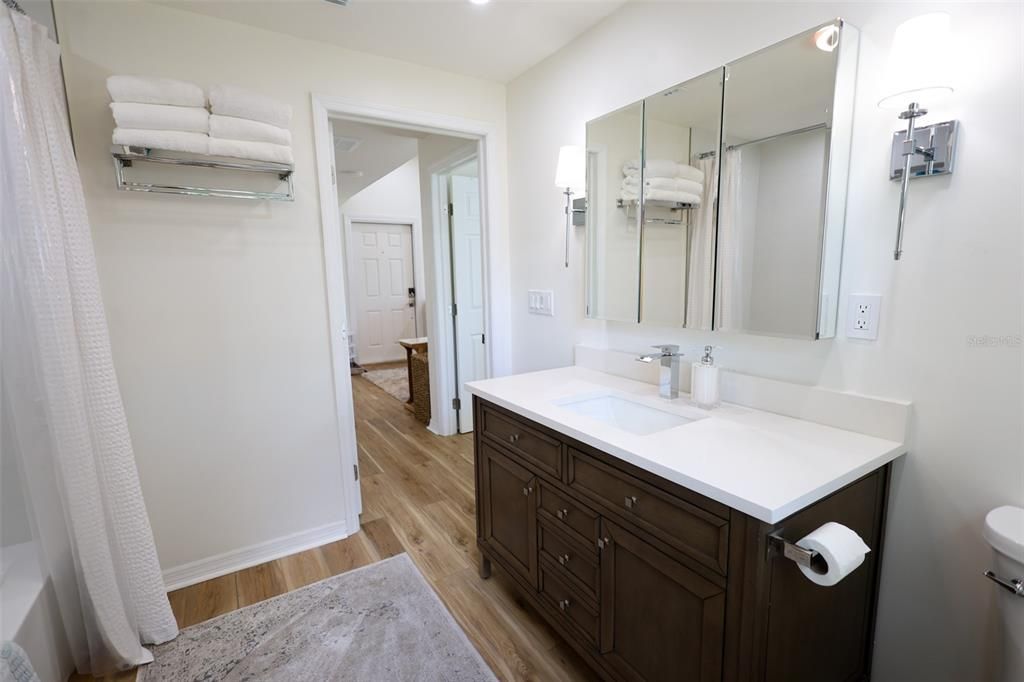 For Sale: $335,000 (3 beds, 1 baths, 768 Square Feet)
