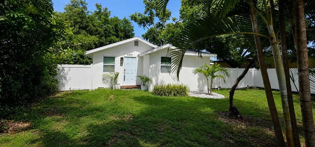 For Sale: $335,000 (3 beds, 1 baths, 768 Square Feet)