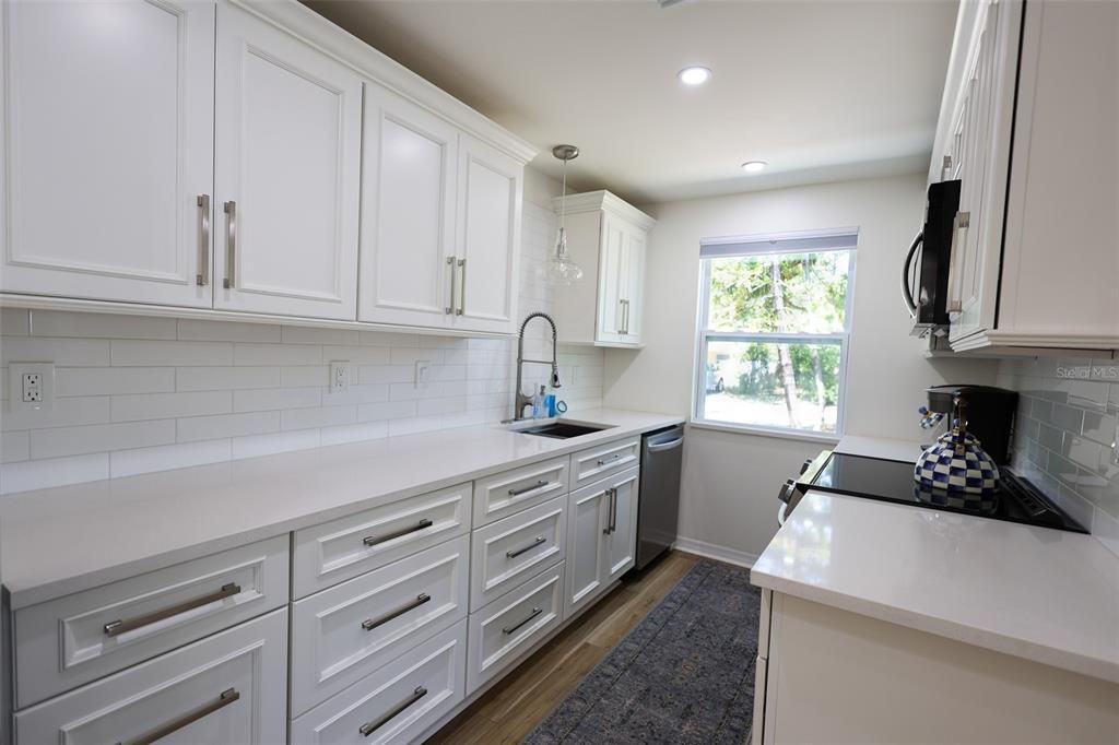 For Sale: $335,000 (3 beds, 1 baths, 768 Square Feet)