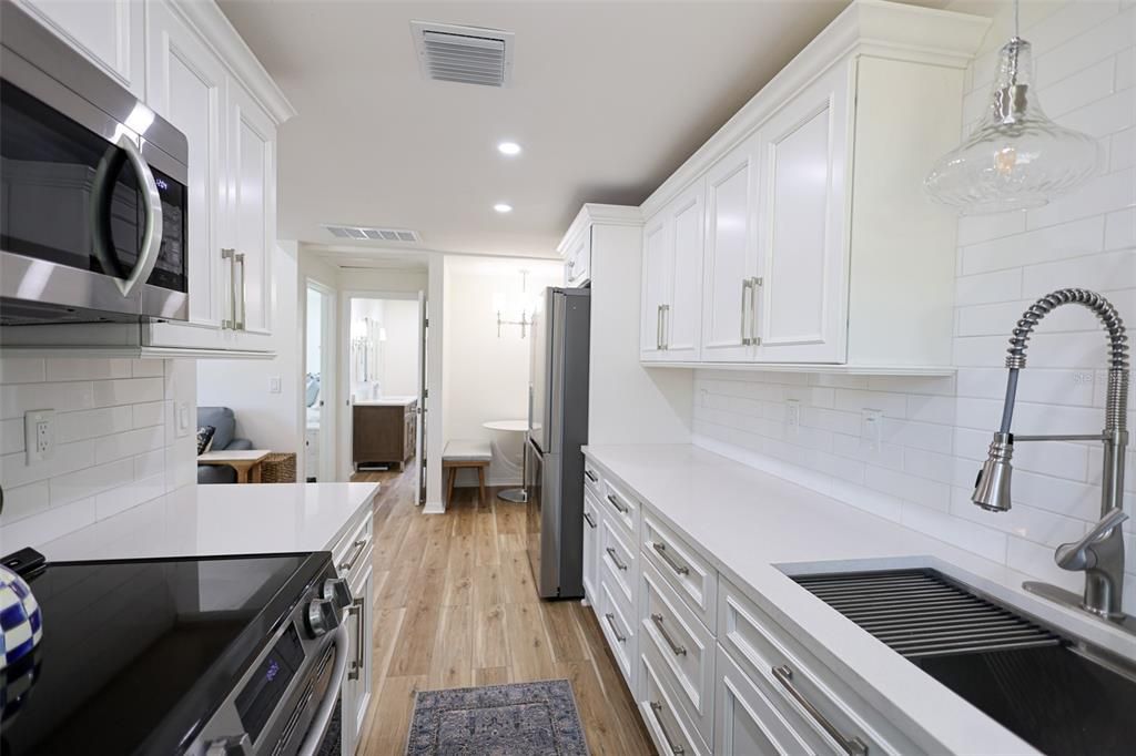 For Sale: $335,000 (3 beds, 1 baths, 768 Square Feet)