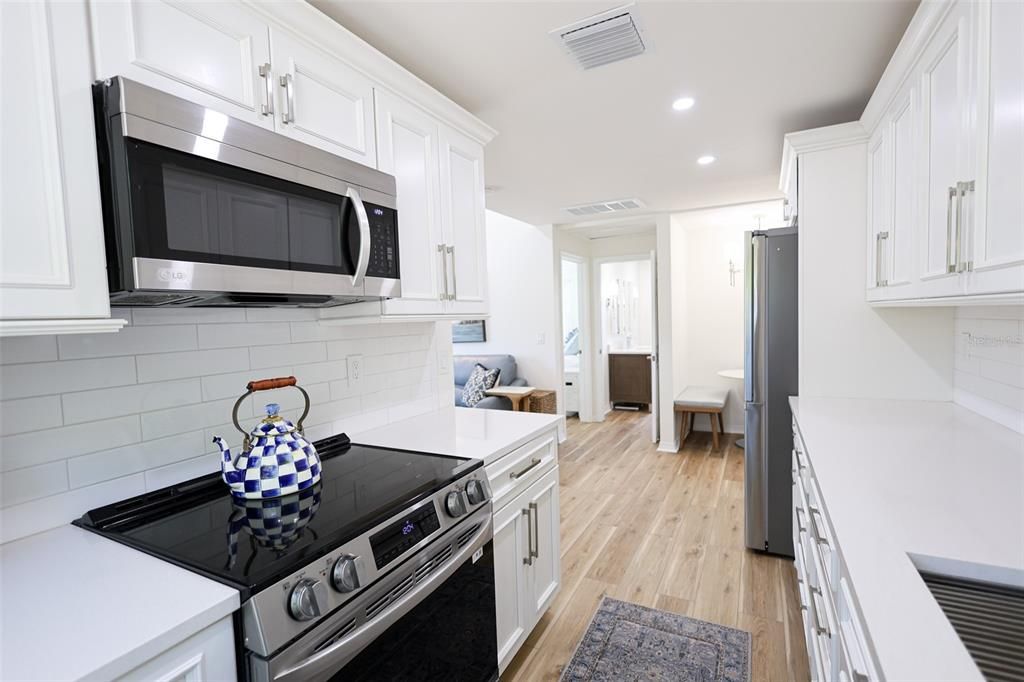 For Sale: $335,000 (3 beds, 1 baths, 768 Square Feet)