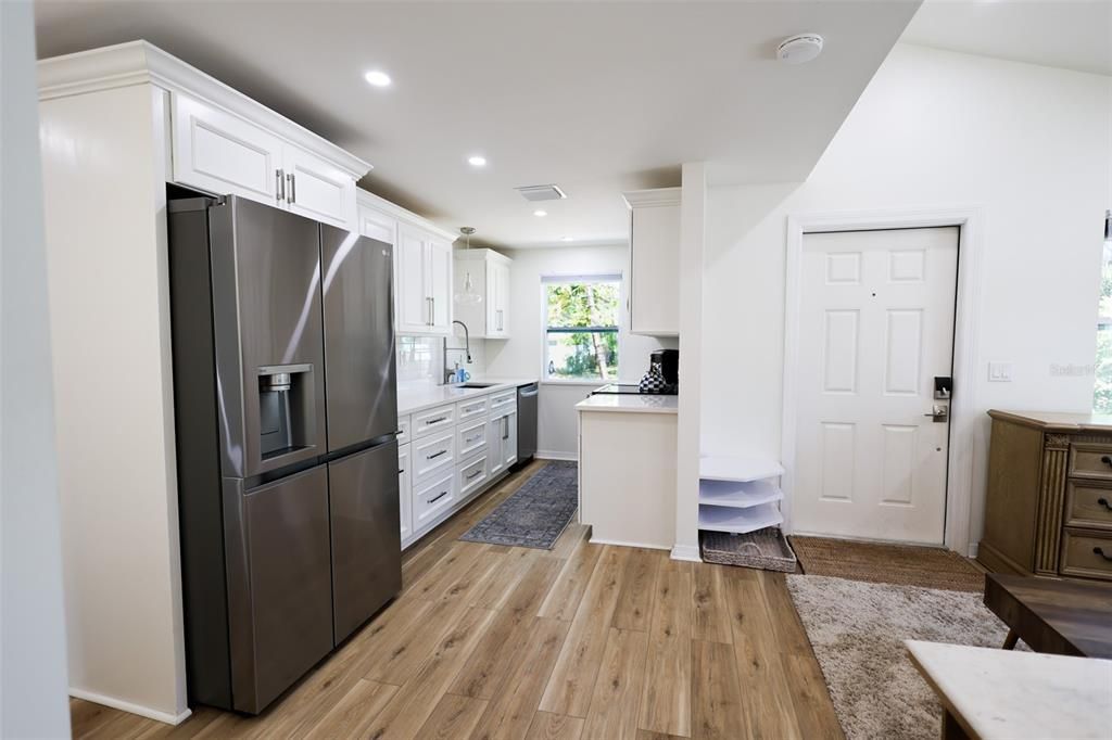 For Sale: $335,000 (3 beds, 1 baths, 768 Square Feet)