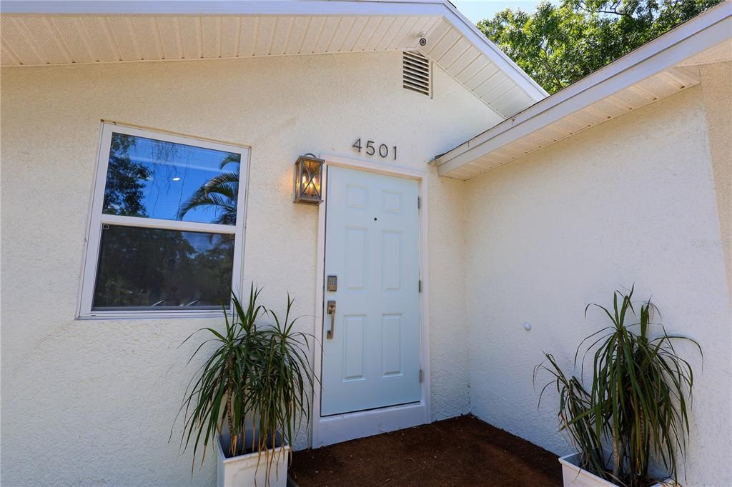 For Sale: $335,000 (3 beds, 1 baths, 768 Square Feet)