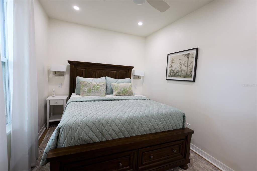 For Sale: $335,000 (3 beds, 1 baths, 768 Square Feet)