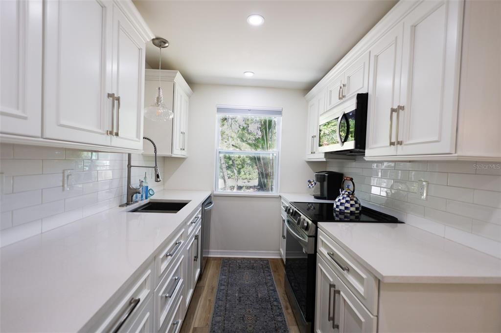 For Sale: $335,000 (3 beds, 1 baths, 768 Square Feet)