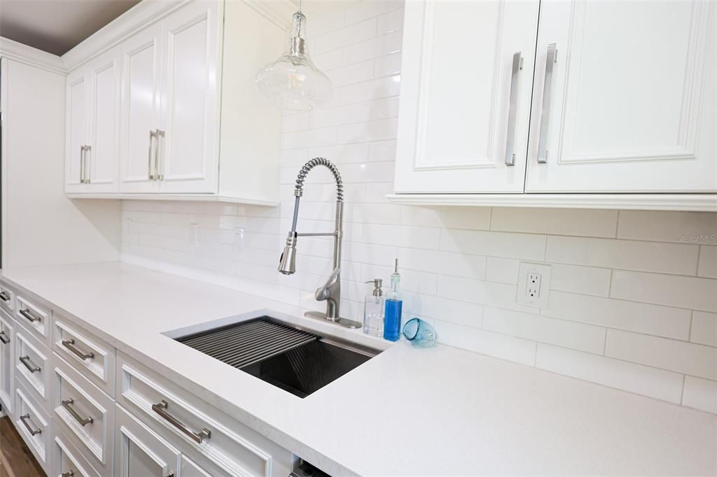 For Sale: $335,000 (3 beds, 1 baths, 768 Square Feet)