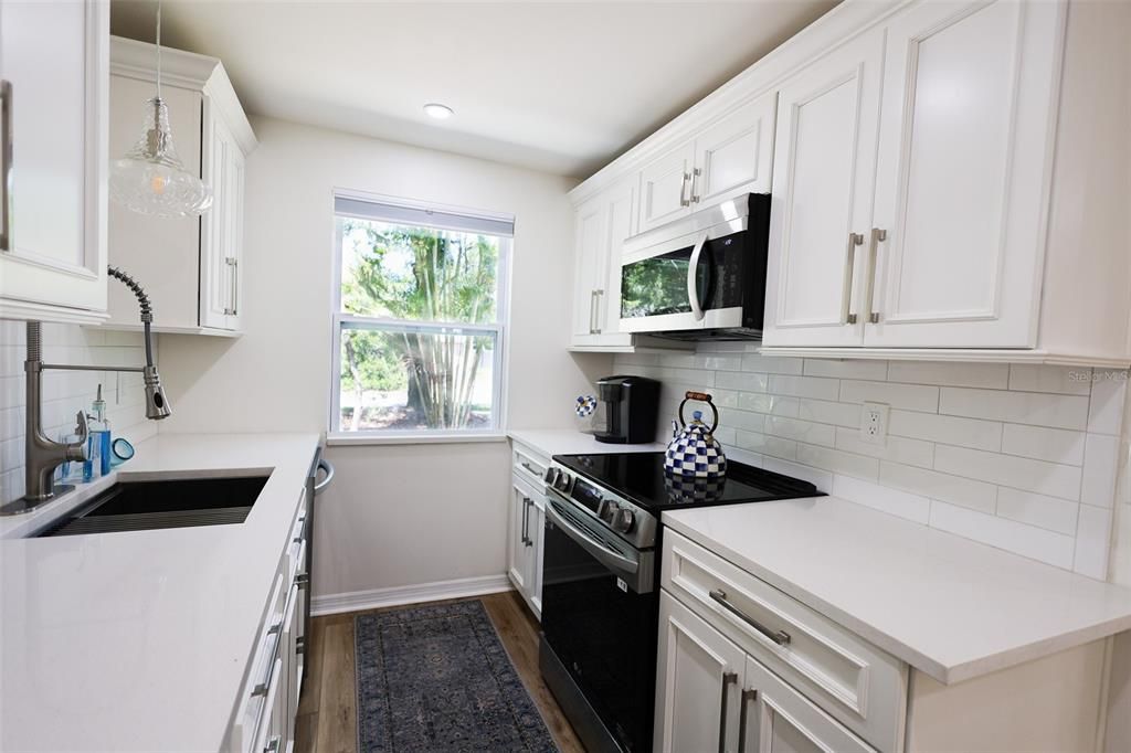 For Sale: $335,000 (3 beds, 1 baths, 768 Square Feet)