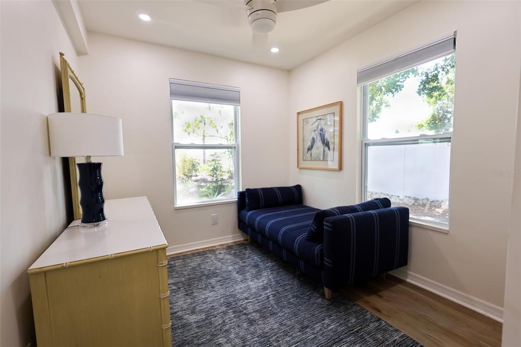 For Sale: $335,000 (3 beds, 1 baths, 768 Square Feet)