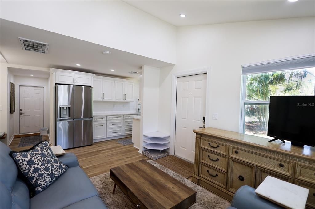 For Sale: $335,000 (3 beds, 1 baths, 768 Square Feet)