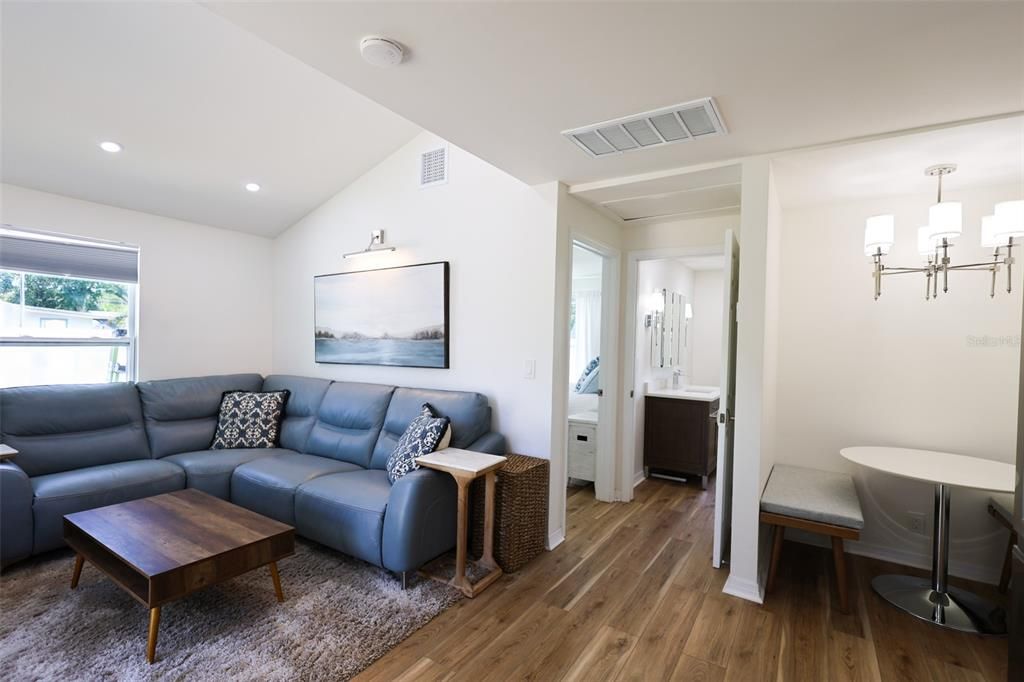 For Sale: $335,000 (3 beds, 1 baths, 768 Square Feet)