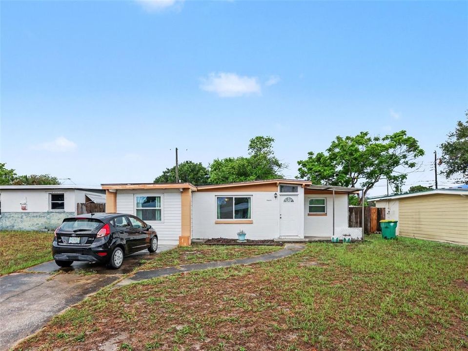 For Sale: $250,000 (2 beds, 1 baths, 716 Square Feet)
