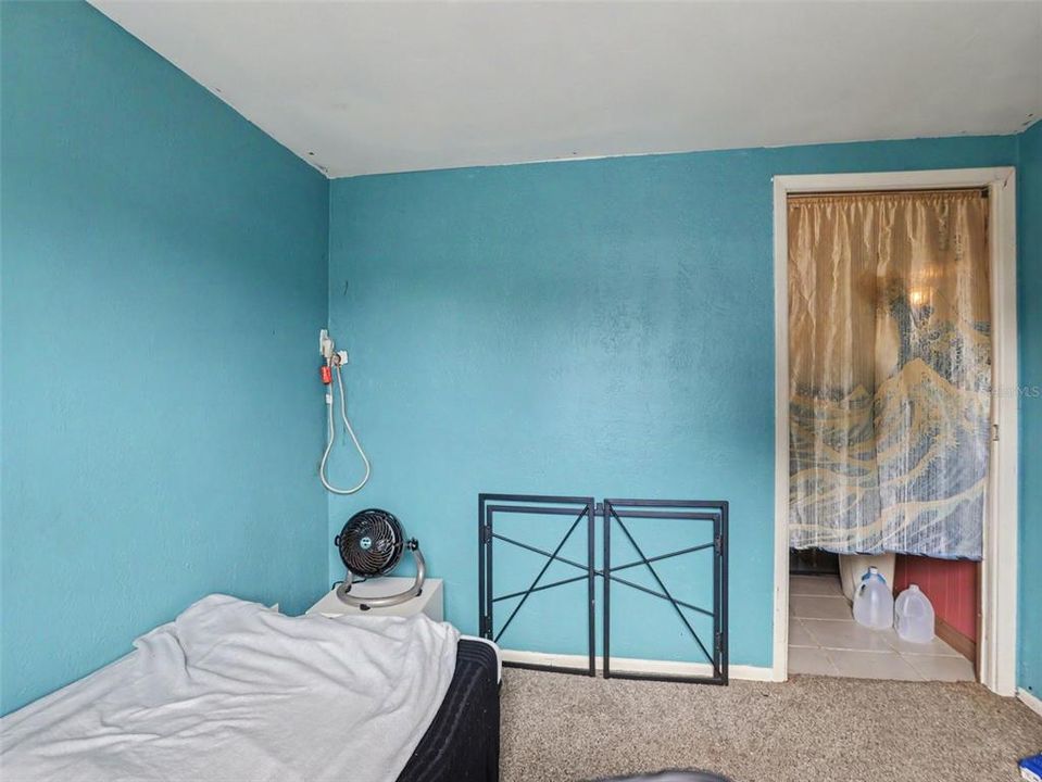 For Sale: $250,000 (2 beds, 1 baths, 716 Square Feet)