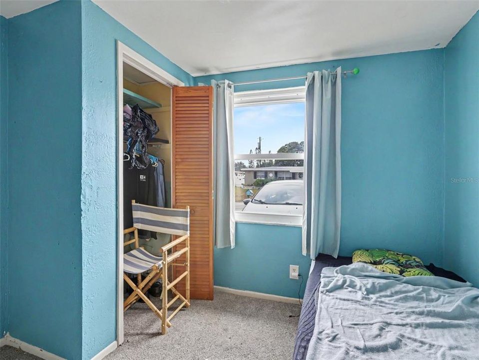 For Sale: $250,000 (2 beds, 1 baths, 716 Square Feet)