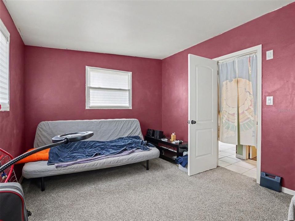For Sale: $250,000 (2 beds, 1 baths, 716 Square Feet)